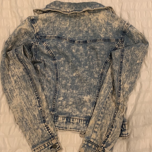 Distressed jean jacket - Picture 2 of 2